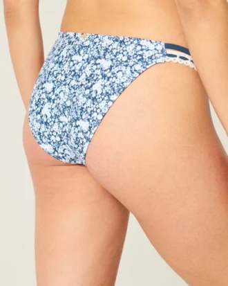 Braguita de bikini atrevida con doble tira y ribete estilo croché