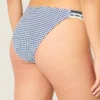 Braguita de bikini atrevida con doble tirante y ribete de estilo croché