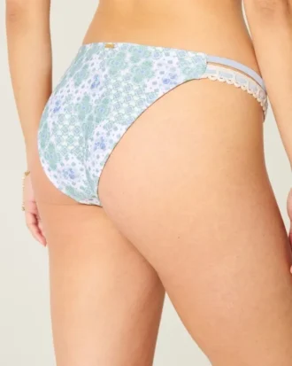 Braguita de bikini atrevida con doble tirante y ribete de estilo croché
