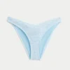 Braguita de bikini atrevida con escote alto y fruncido