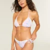 Braguita de bikini atrevida con ribete de estilo croché y lazo lateral