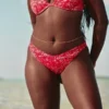 Braguita de bikini Cheekiest de pierna alta con ribete