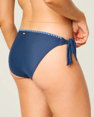 Braguita de bikini con lazos laterales cosidos