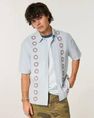 Camisa de manga corta a rayas y corte recto