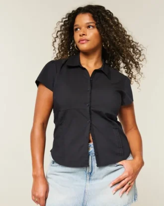 Camisa elástica de popelín con botones y manga corta