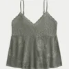 Camiseta babydoll con cuello halter y estilo bordado fácil