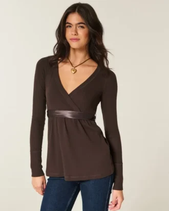 Camiseta babydoll de manga larga con cruzado delantero