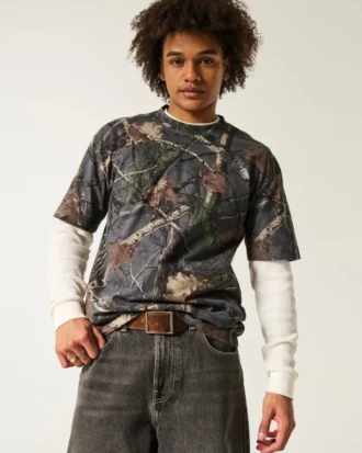 Camiseta de manga corta con estampado de camuflaje, corte recto y tejido grueso