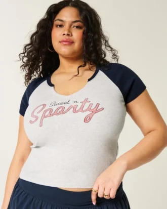 Camiseta deportiva con cuello redondo y estampado Sweet ‘n Sporty