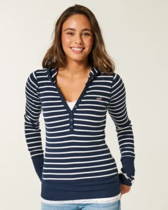 Camiseta Henley de manga larga con capucha