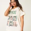 Camiseta oversize con estampado Stranger Things y hombros descubiertos