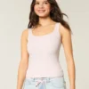 Camiseta sin costuras con cuello cuadrado y tejido acanalado Camiseta sin costuras con cuello cuadrado y tejido acanalado