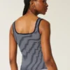 Camiseta sin costuras con cuello cuadrado y tejido acanalado Camiseta sin costuras con cuello cuadrado y tejido acanalado