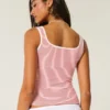 Camiseta sin costuras con cuello cuadrado y tejido acanalado