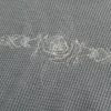 Camiseta térmica con estampado de rosa y alas de ángel