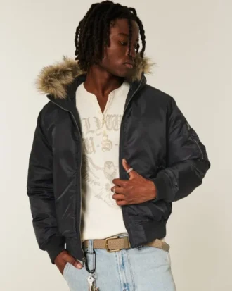 Chaqueta bomber con cremallera y ribete de piel sintética