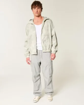 Chaqueta cortavientos con cremallera y estampado de camuflaje