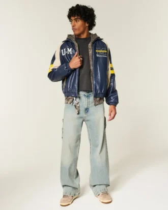 Chaqueta gráfica de piel sintética de los Wolverines de la Universidad de Michigan