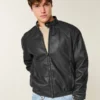 Chaqueta gráfica Hollywood de piel sintética