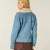 Chaqueta vaquera con ribete de pelo sintético