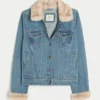 Chaqueta vaquera con ribete de pelo sintético