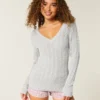Jersey de cuello en V con diseño icónico de punto trenzado