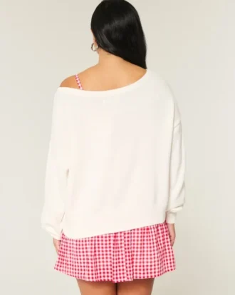 Jersey holgado con estampado de corazón y hombros descubiertos