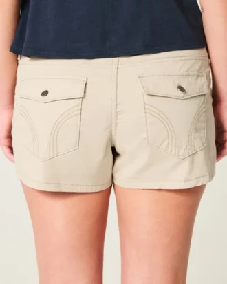 Mini pantalones cortos de sarga caqui de talle ultra bajo