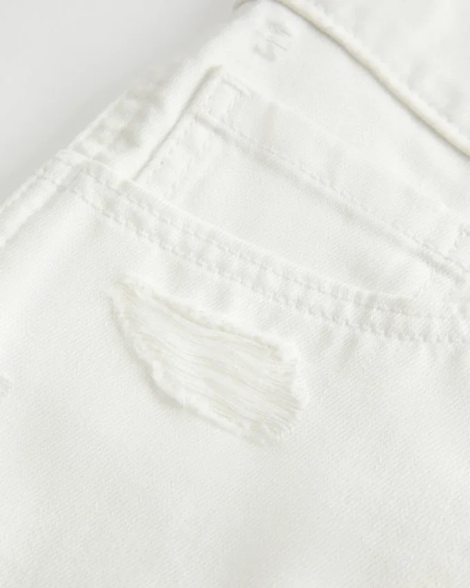 Mini shorts vaqueros blancos desgastados de talle bajo