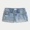 Mini shorts vaqueros bordados de talle ultra bajo