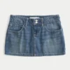 Minifalda pantalón vaquera bordada de talle bajo