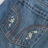 Minifalda pantalón vaquera bordada de talle bajo