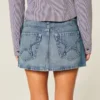 Minifalda pantalón vaquera con bolsillo bordado con estrella