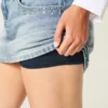 Minifalda pantalón vaquera con tachuelas y lavado claro