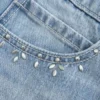 Minifalda pantalón vaquera con tachuelas y lavado claro