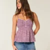 Minifalda pantalón vaquera con tachuelas y talle bajo