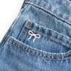 Minifalda pantalón vaquera de talle bajo con lazo bordado