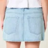 Minifalda pantalón vaquera de talle bajo con rayas horizontales