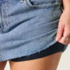 Minifalda pantalón vaquera de talle bajo y lavado medio