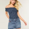 Minifalda pantalón vaquera de talle bajo y lavado medio con bandera bordada