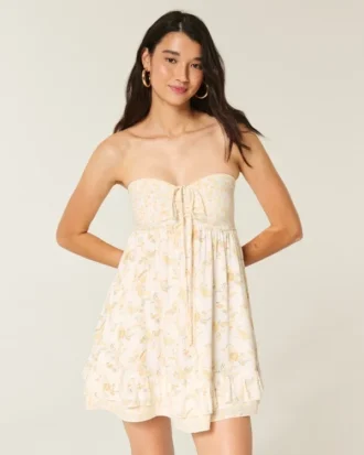 Minivestido babydoll sin tirantes con volantes