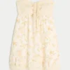 Minivestido babydoll sin tirantes con volantes