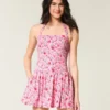 Minivestido con cintura baja y cuello halter