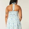 Minivestido con cintura baja y cuello halter