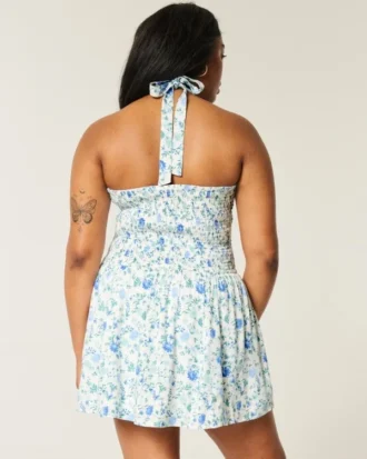 Minivestido con cintura baja y cuello halter