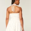 Minivestido con cintura baja y cuello halter