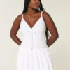 Minivestido con cuello en V y silueta abombada