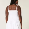 Minivestido con cuello en V y silueta abombada