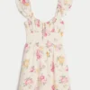 Minivestido con mangas acampanadas y cintura en V