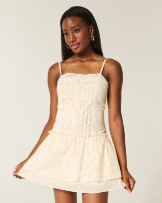 Minivestido con ribete de encaje
